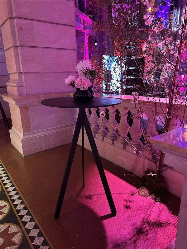 Stehtisch Flow schwarz rund 70x110cm outdoor