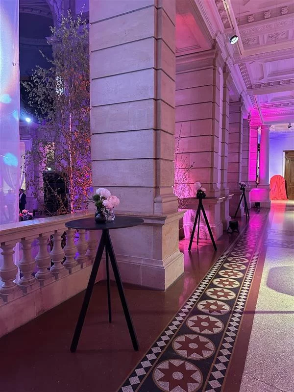 Stehtisch Flow schwarz rund 70x110cm outdoor